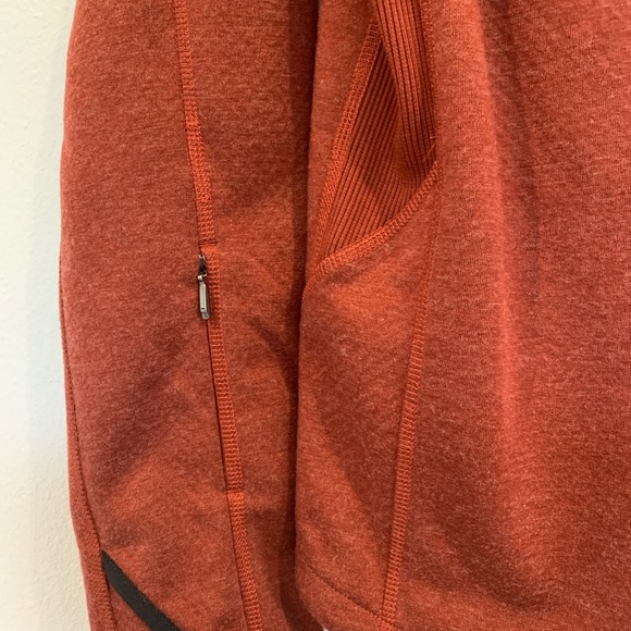 Brand new Oakley men’s jacket in size small. - Picture 3 of 5